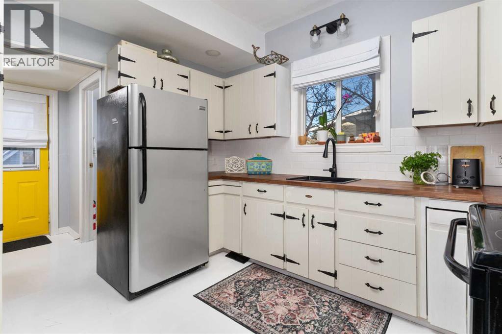 5013 49 A Street - 8