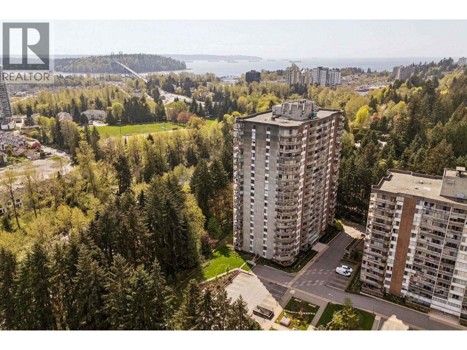 905 2024 FULLERTON AVENUE, North Vancouver