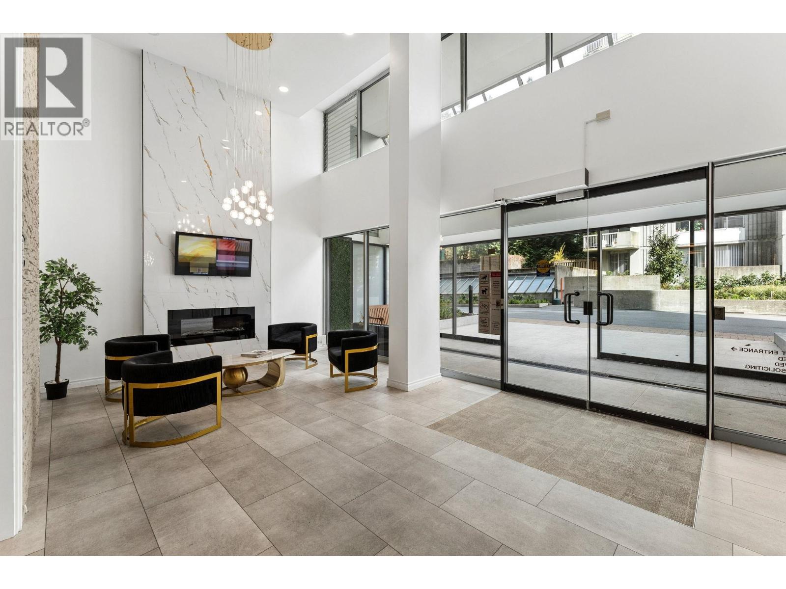 905 2024 FULLERTON AVENUE, North Vancouver