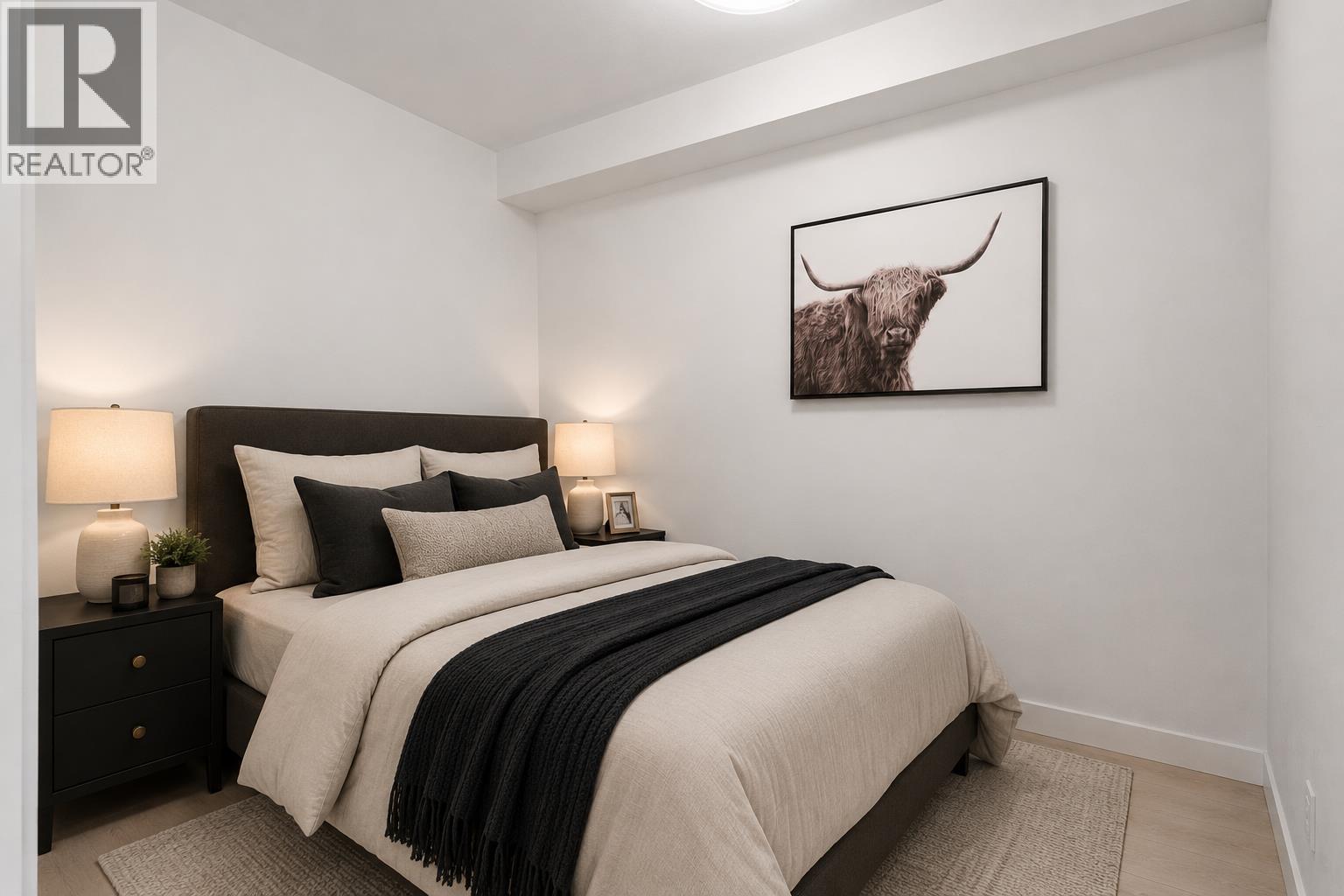 905 2024 FULLERTON AVENUE, North Vancouver