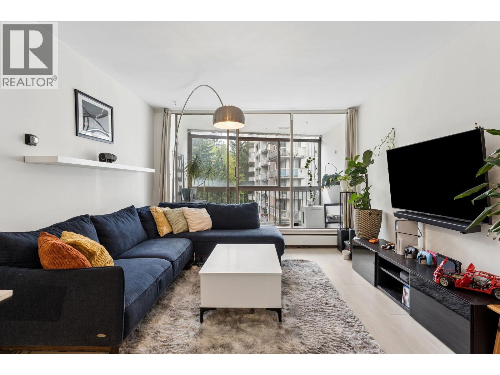905 2024 FULLERTON AVENUE, North Vancouver