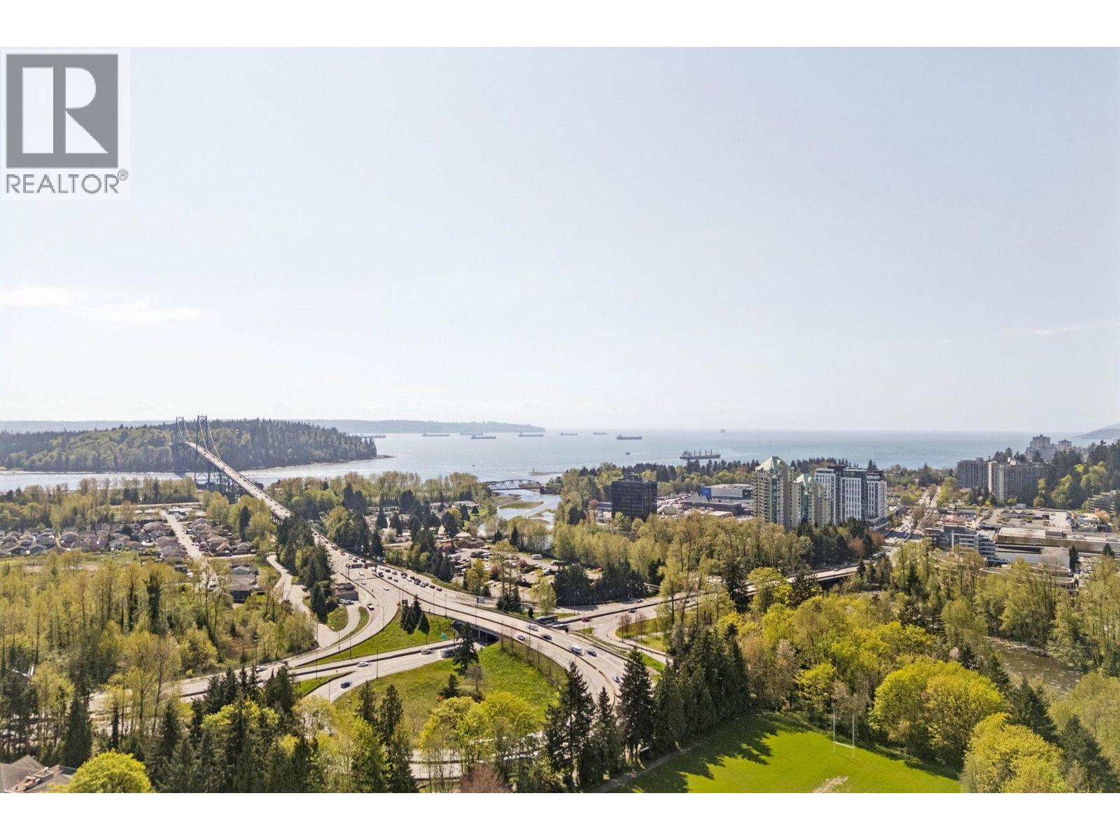 905 2024 FULLERTON AVENUE, North Vancouver