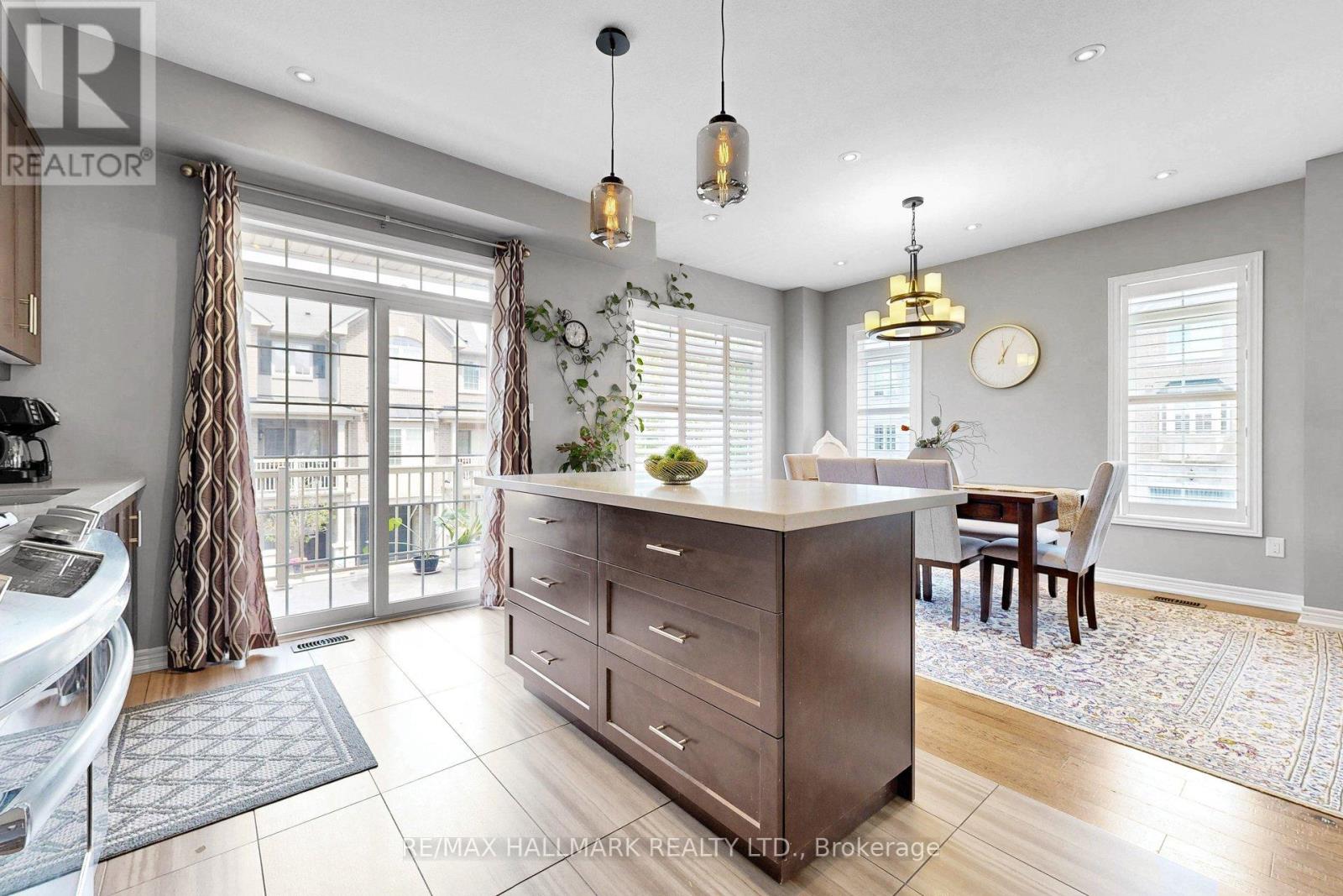 #14 215 DUNDAS STREET E - 10