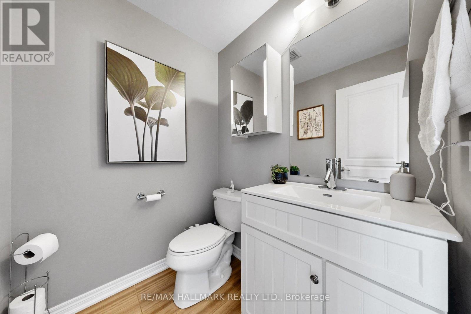#14 215 DUNDAS STREET E - 13