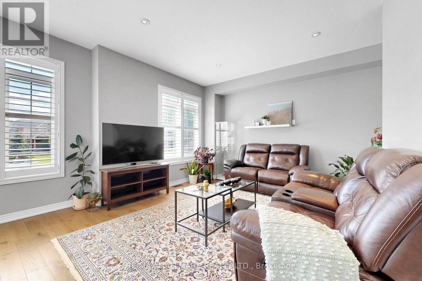 #14 215 DUNDAS STREET E - 14