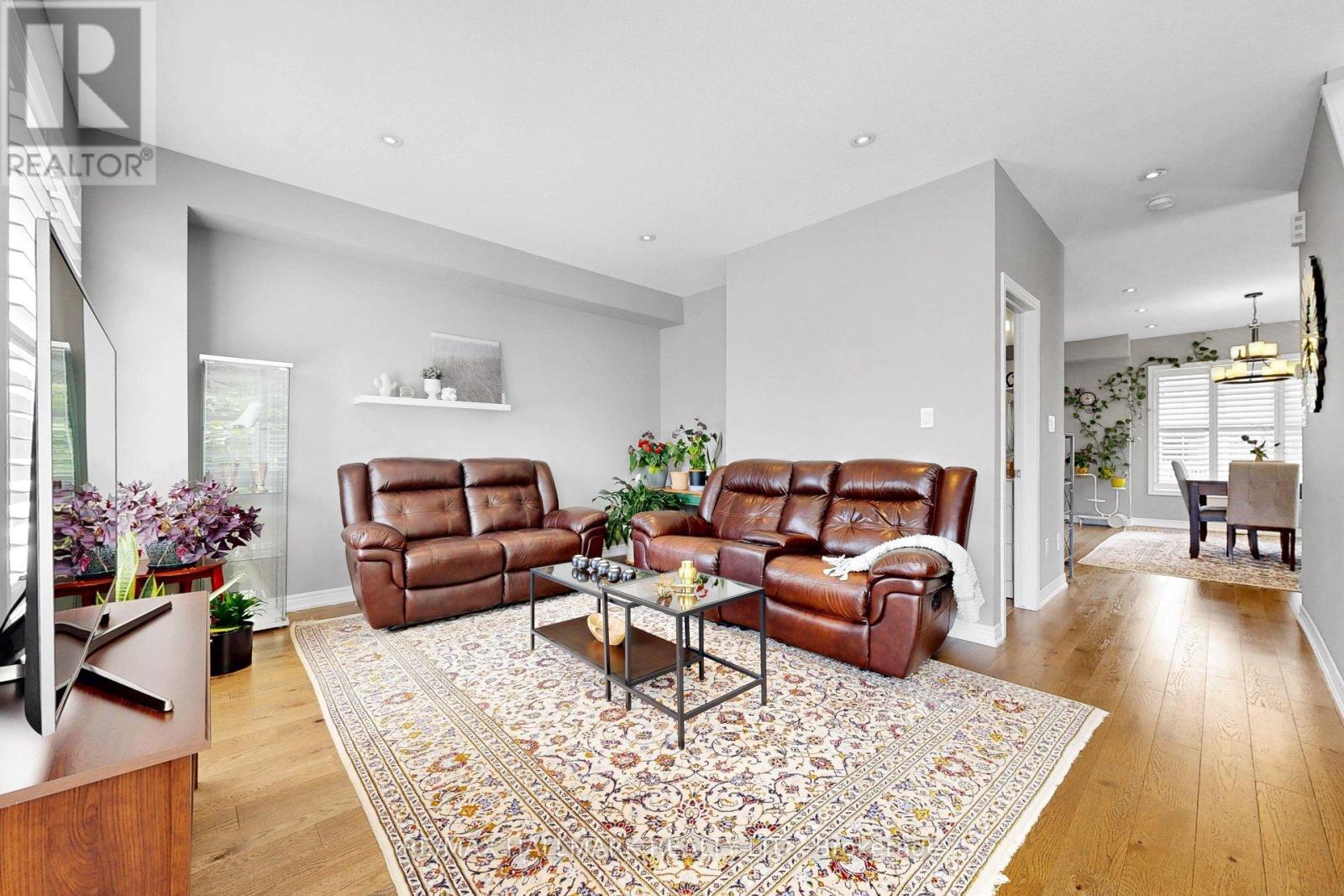 #14 215 DUNDAS STREET E - 15