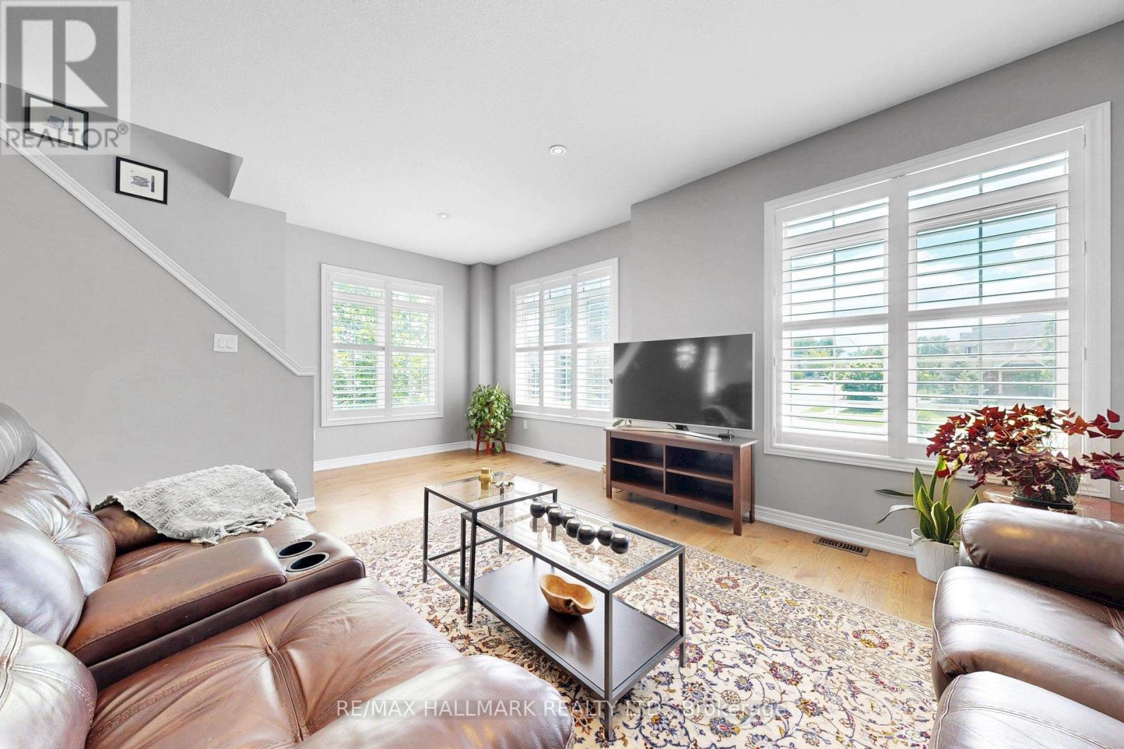 #14 215 DUNDAS STREET E - 16