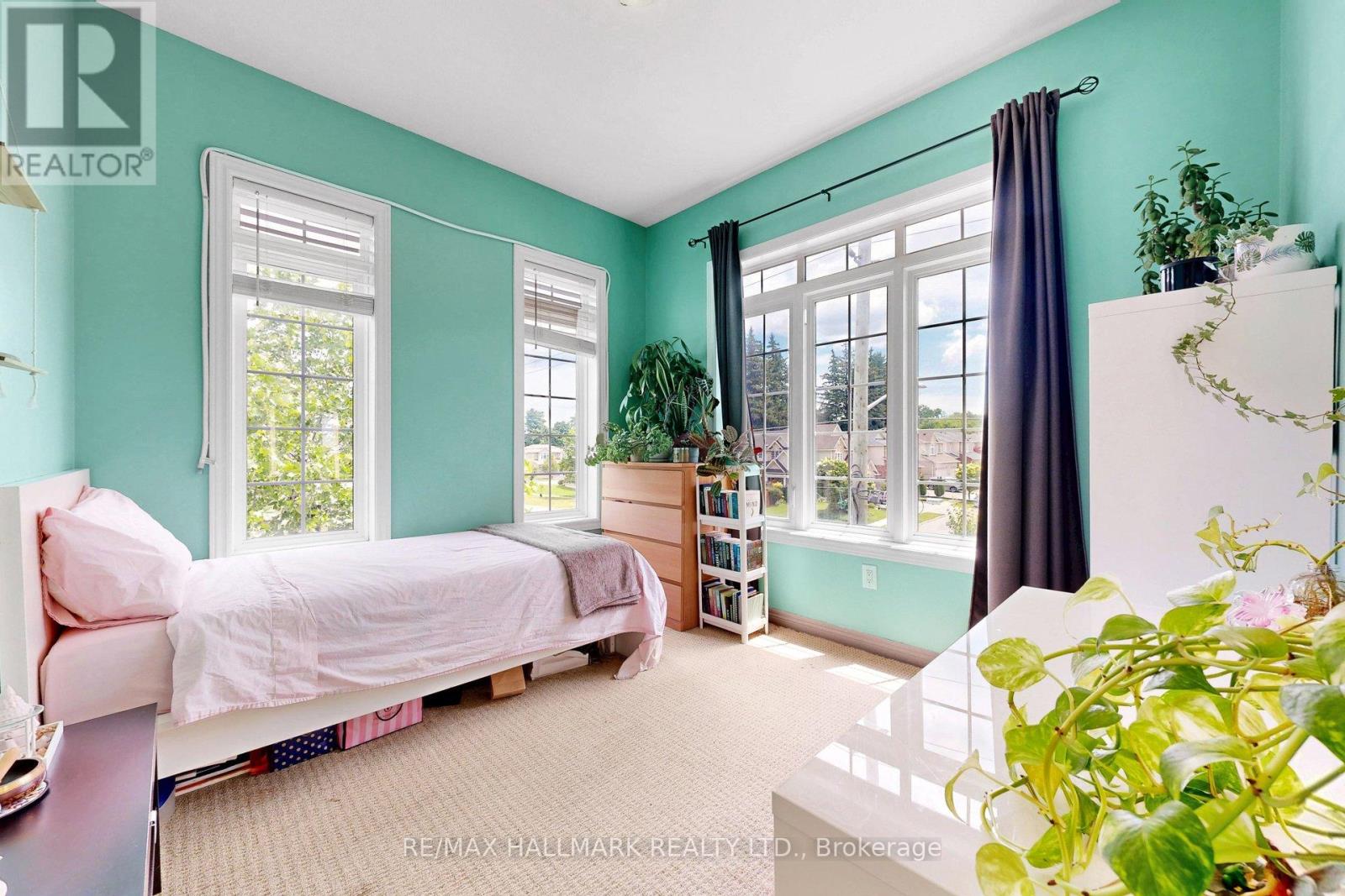 #14 215 DUNDAS STREET E - 24