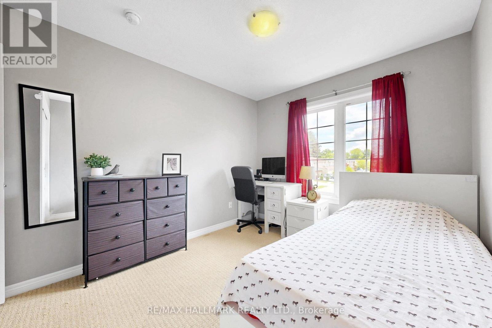 #14 215 DUNDAS STREET E - 25