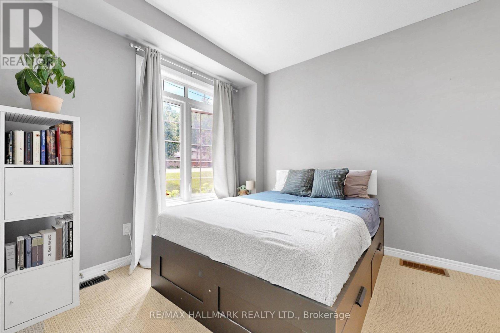 #14 215 DUNDAS STREET E - 27