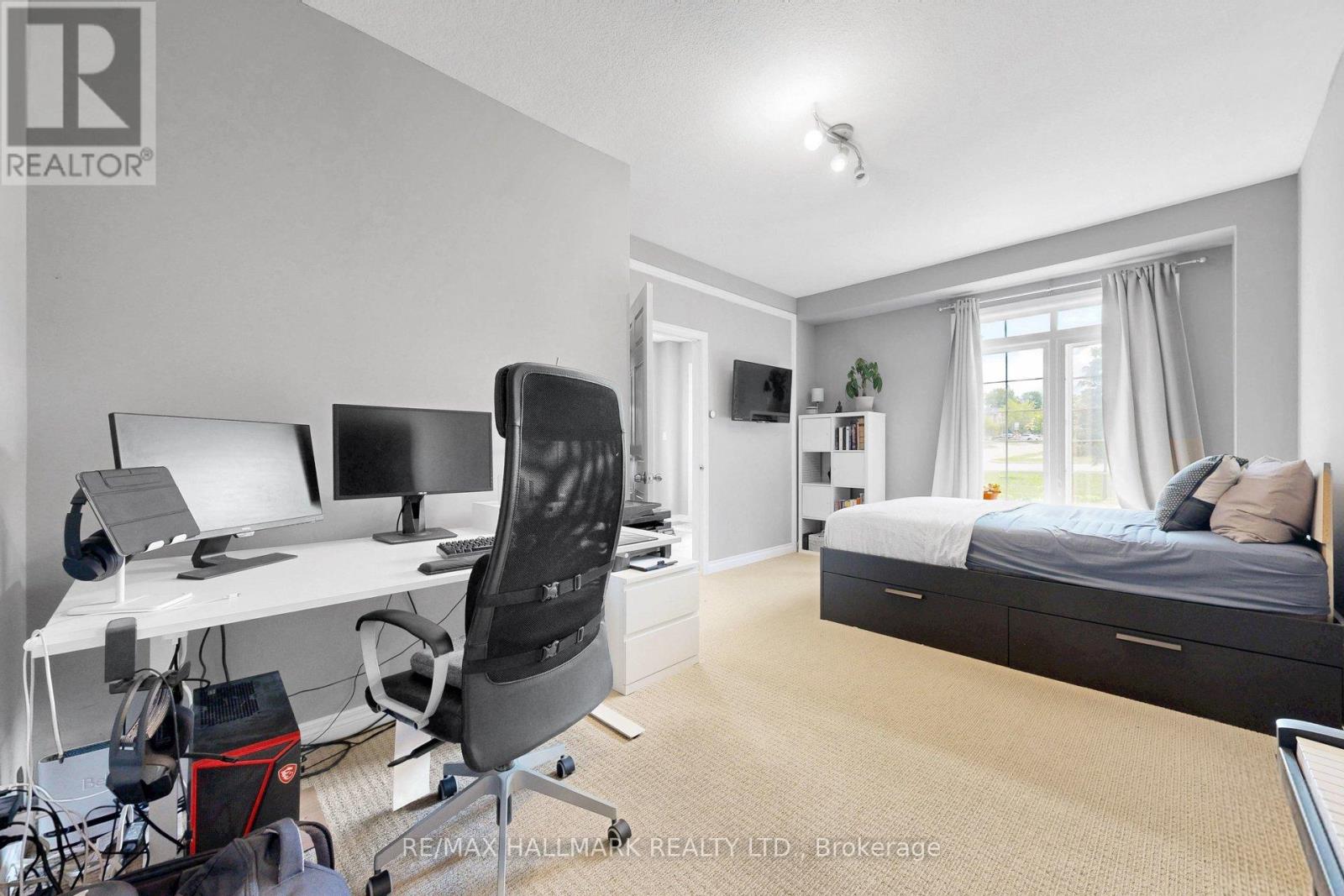#14 215 DUNDAS STREET E - 28