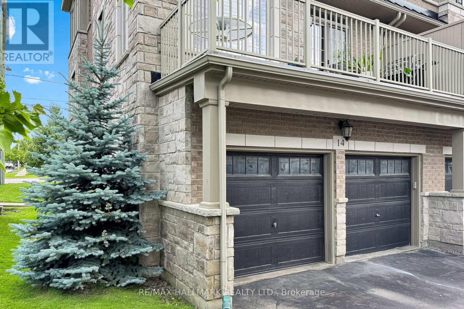 #14 215 DUNDAS STREET E - 33