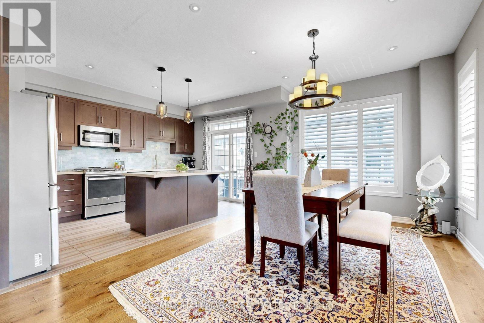 #14 215 DUNDAS STREET E - 4
