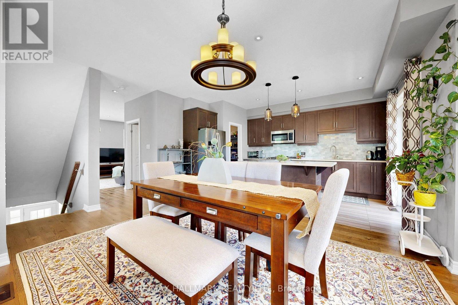 #14 215 DUNDAS STREET E - 7