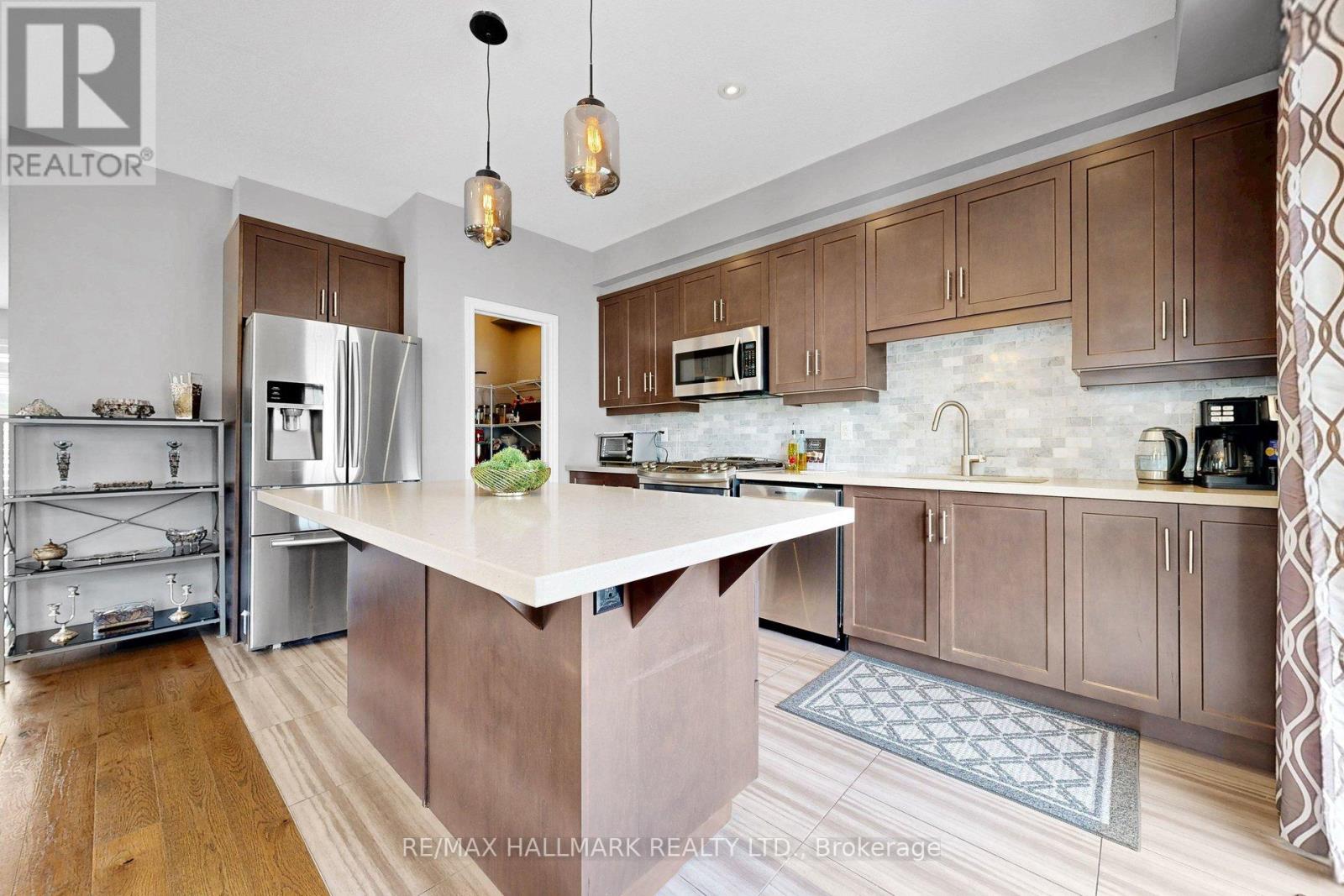 #14 215 DUNDAS STREET E - 8