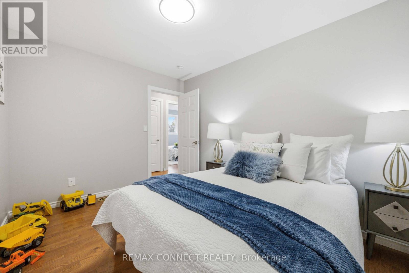36 HELEN DRIVE - 22