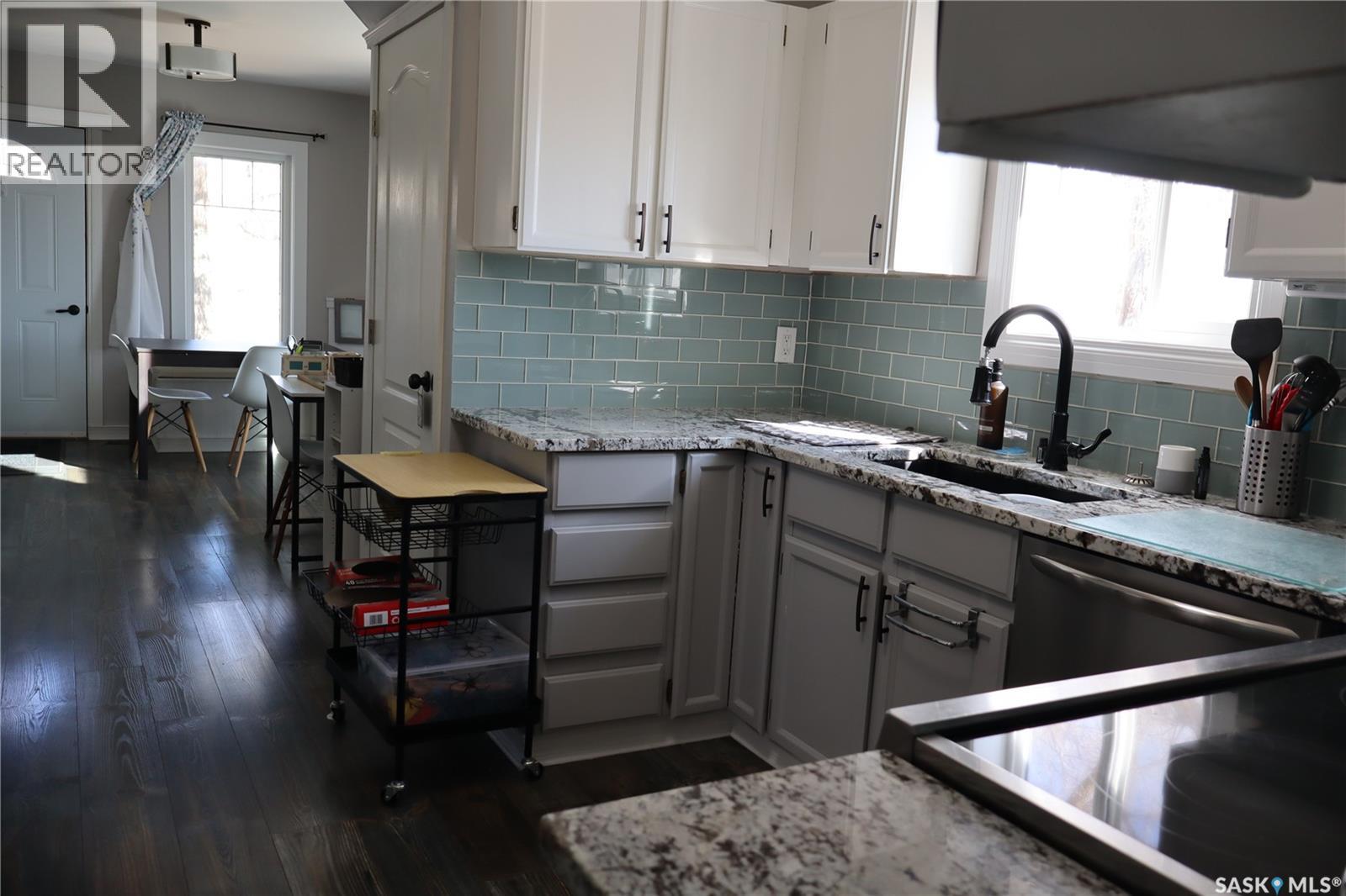 302 Columbus DRIVE — photo 9