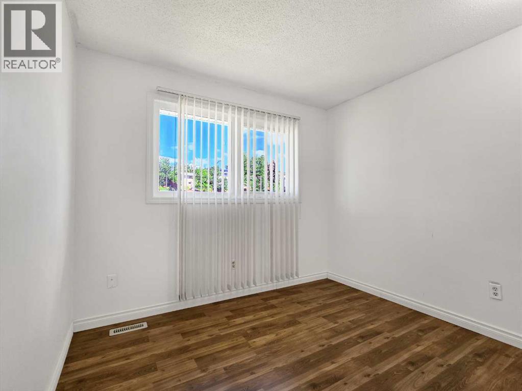 37 97 Avenue - 13