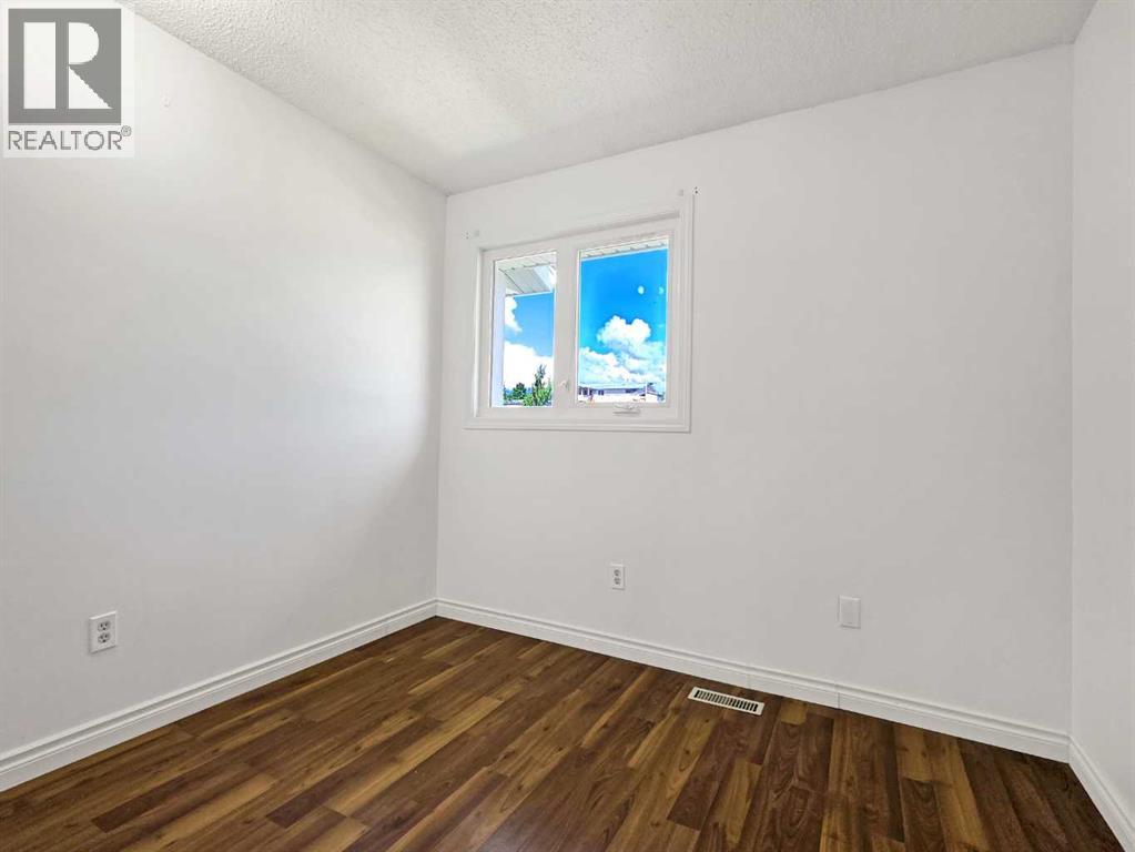 37 97 Avenue - 14