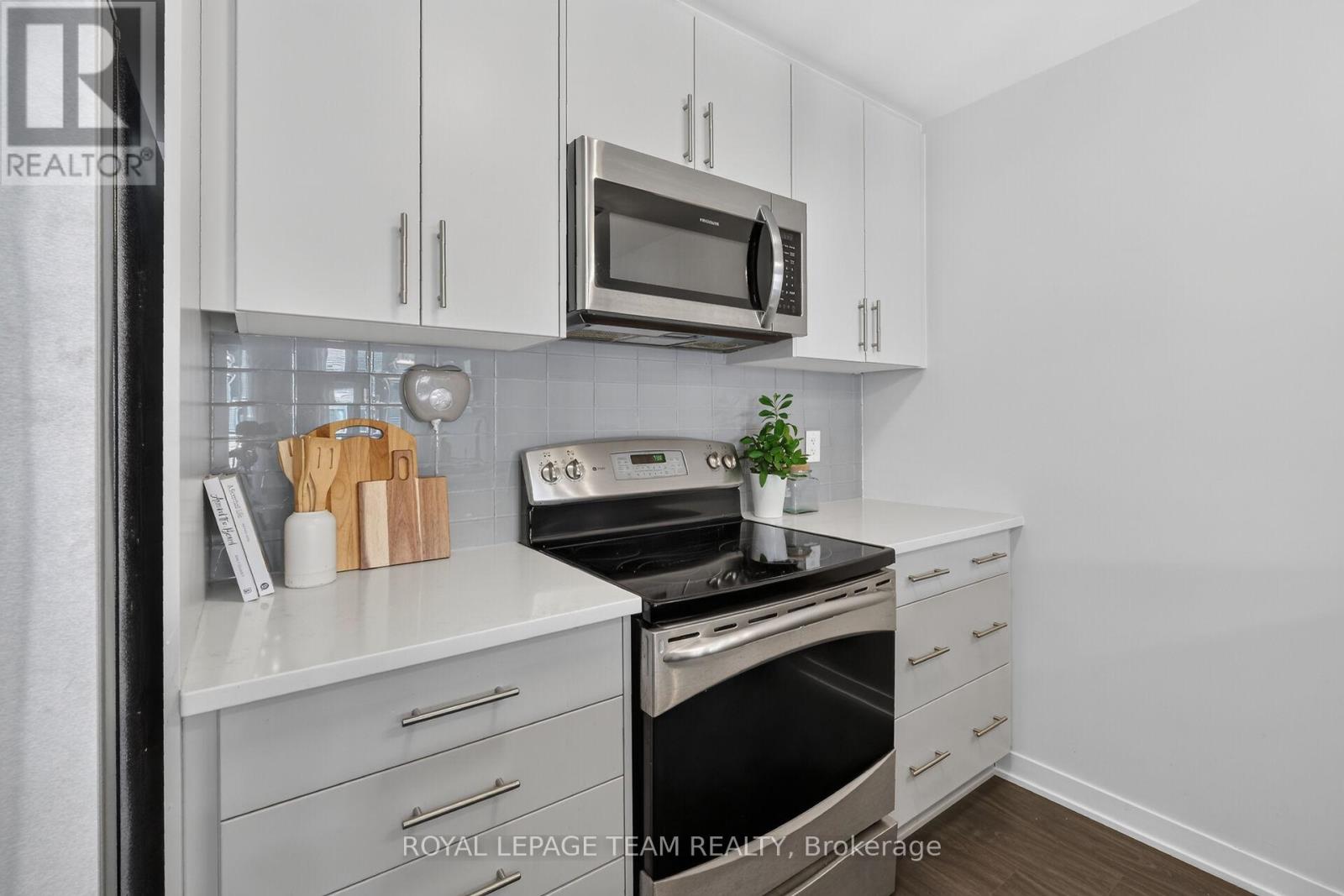 218 PARNIAN PRIVATE - 23