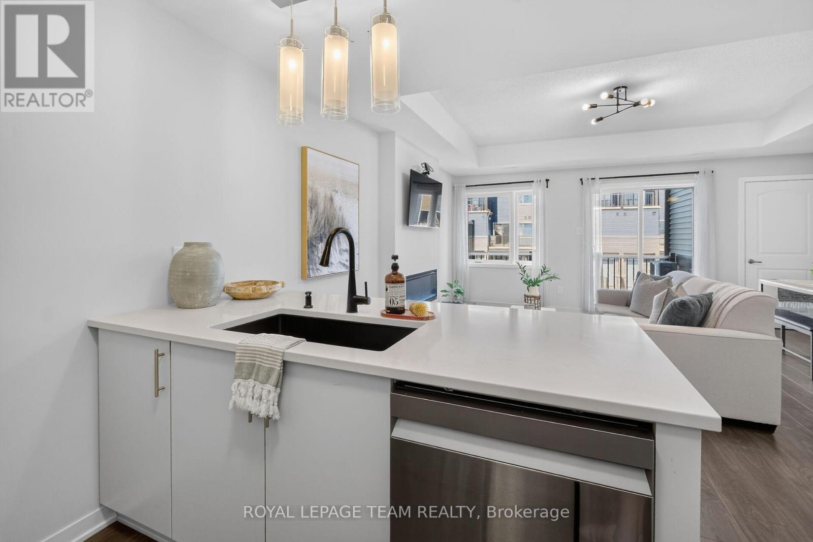 218 PARNIAN PRIVATE - 25
