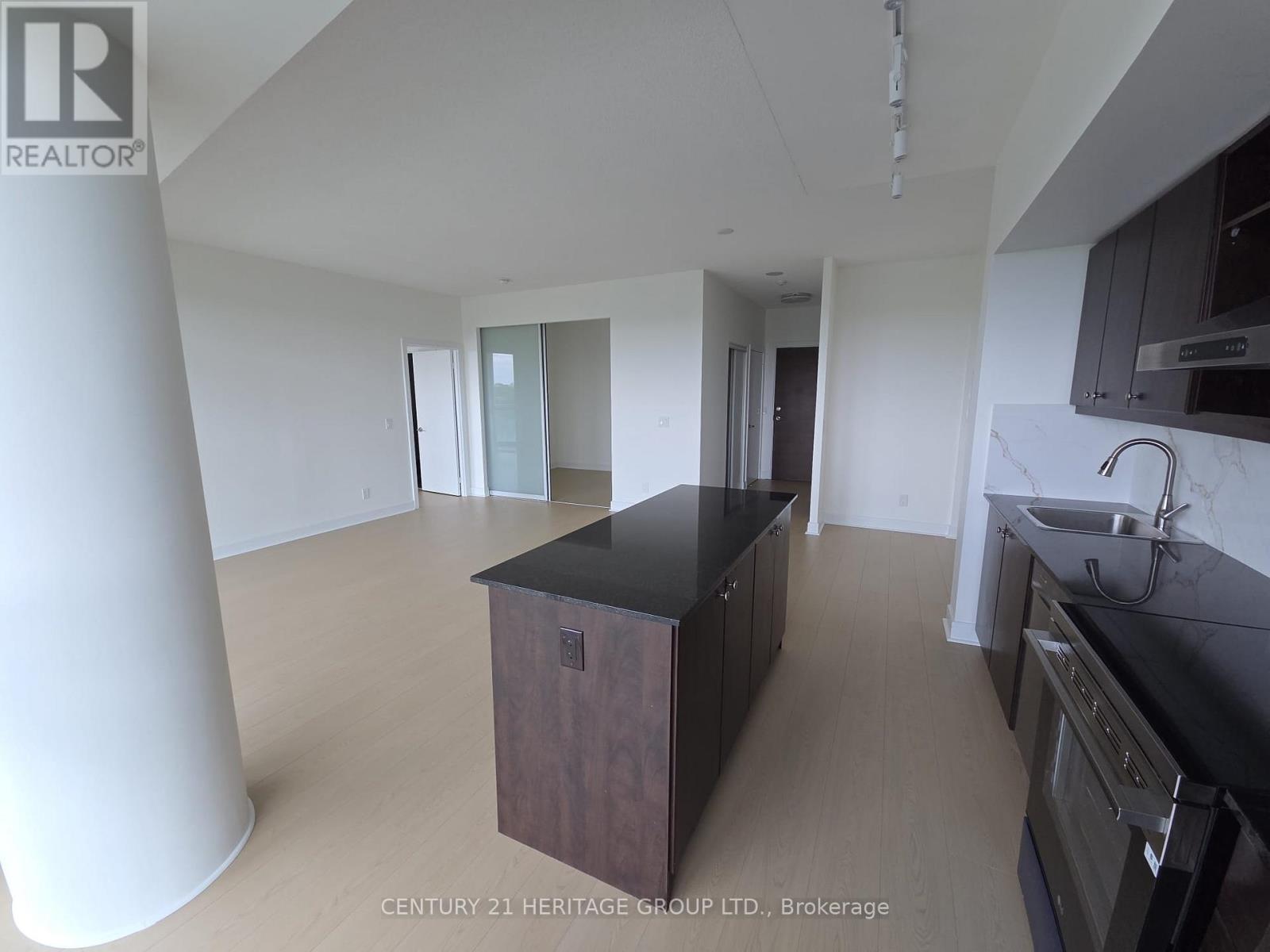 #805 35 BRIAN PECK CRESCENT - 16