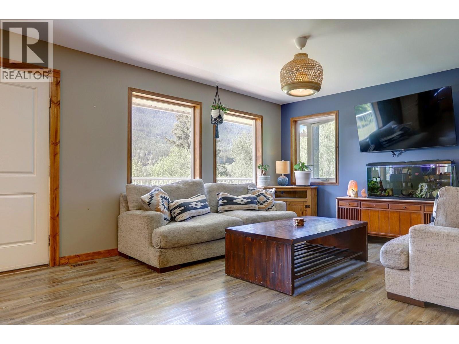4375 97 Highway, Falkland