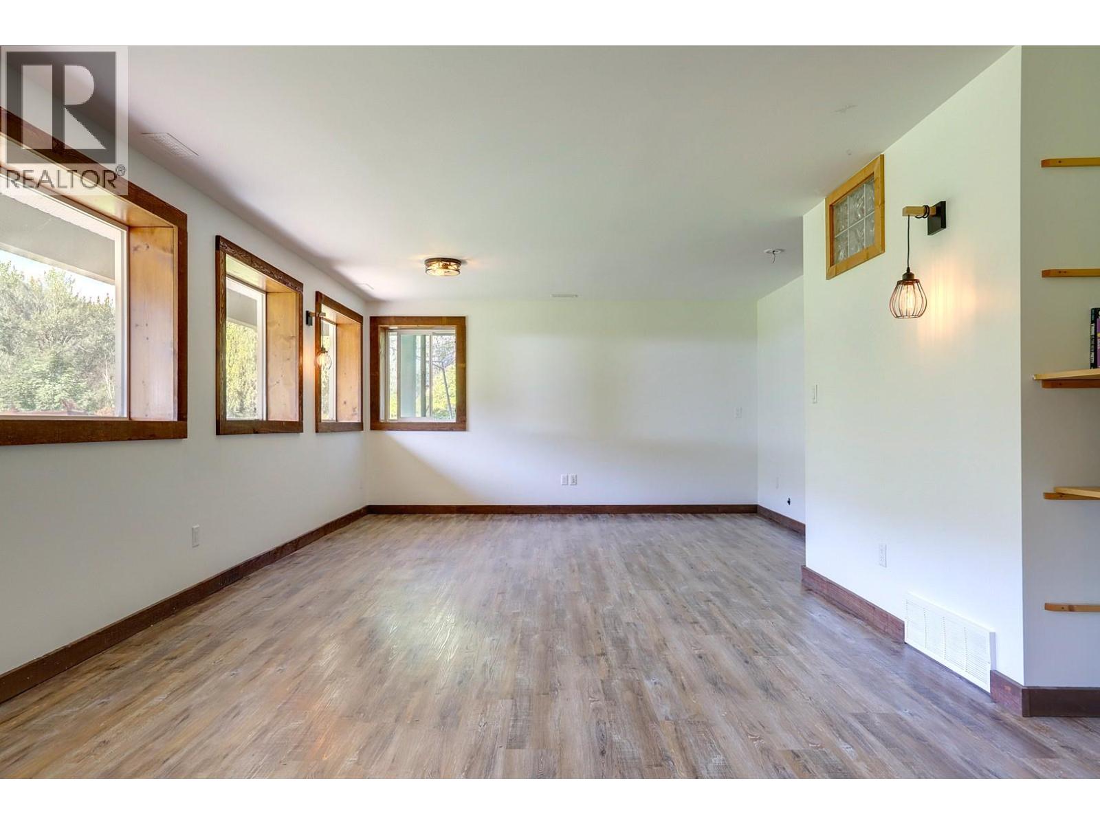 4375 97 Highway, Falkland