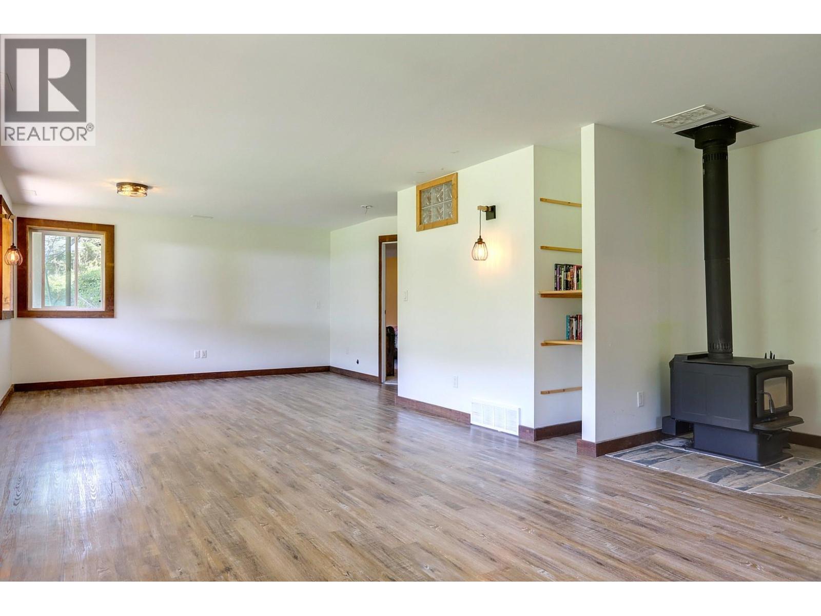 4375 97 Highway, Falkland