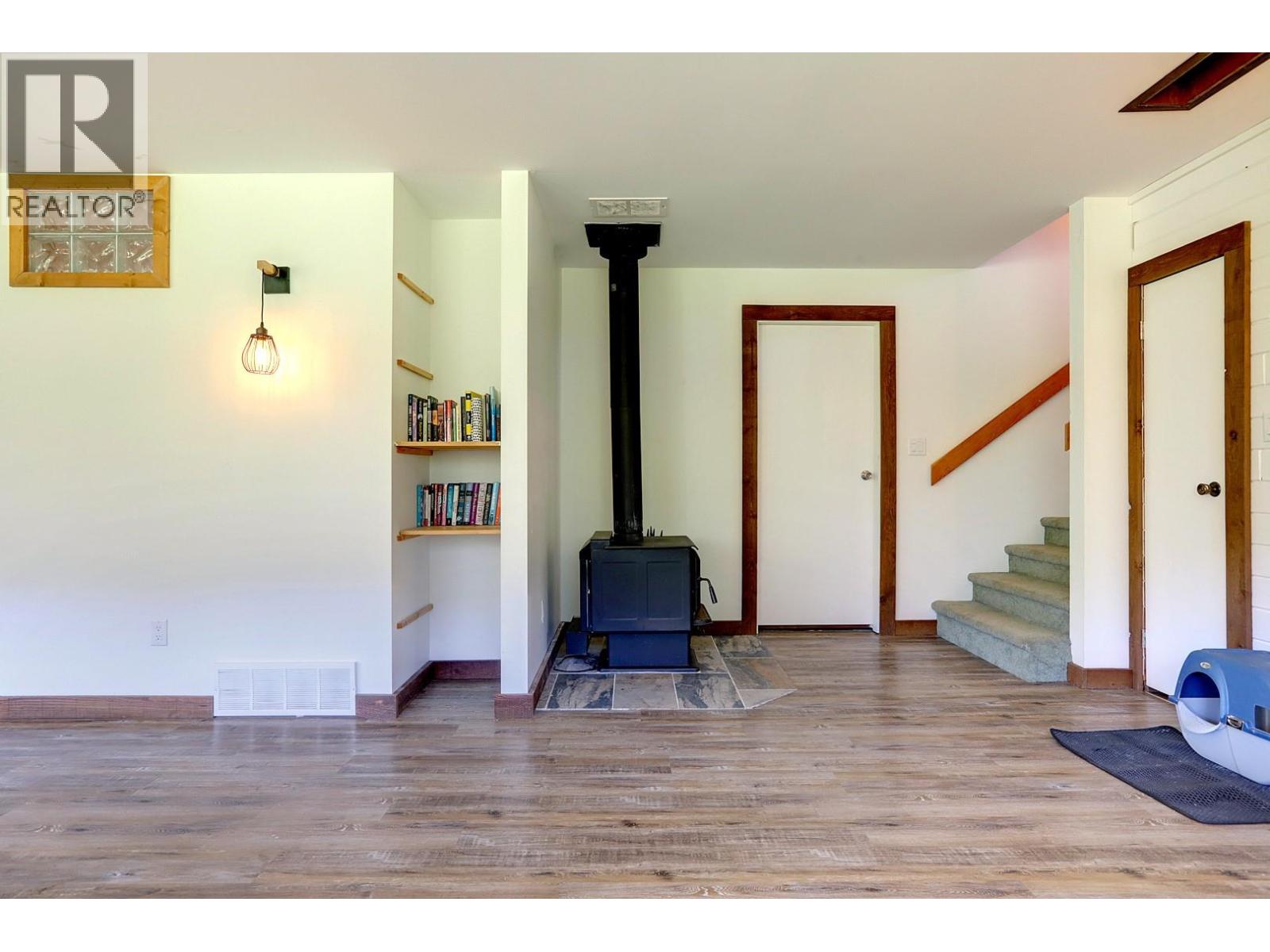 4375 97 Highway, Falkland