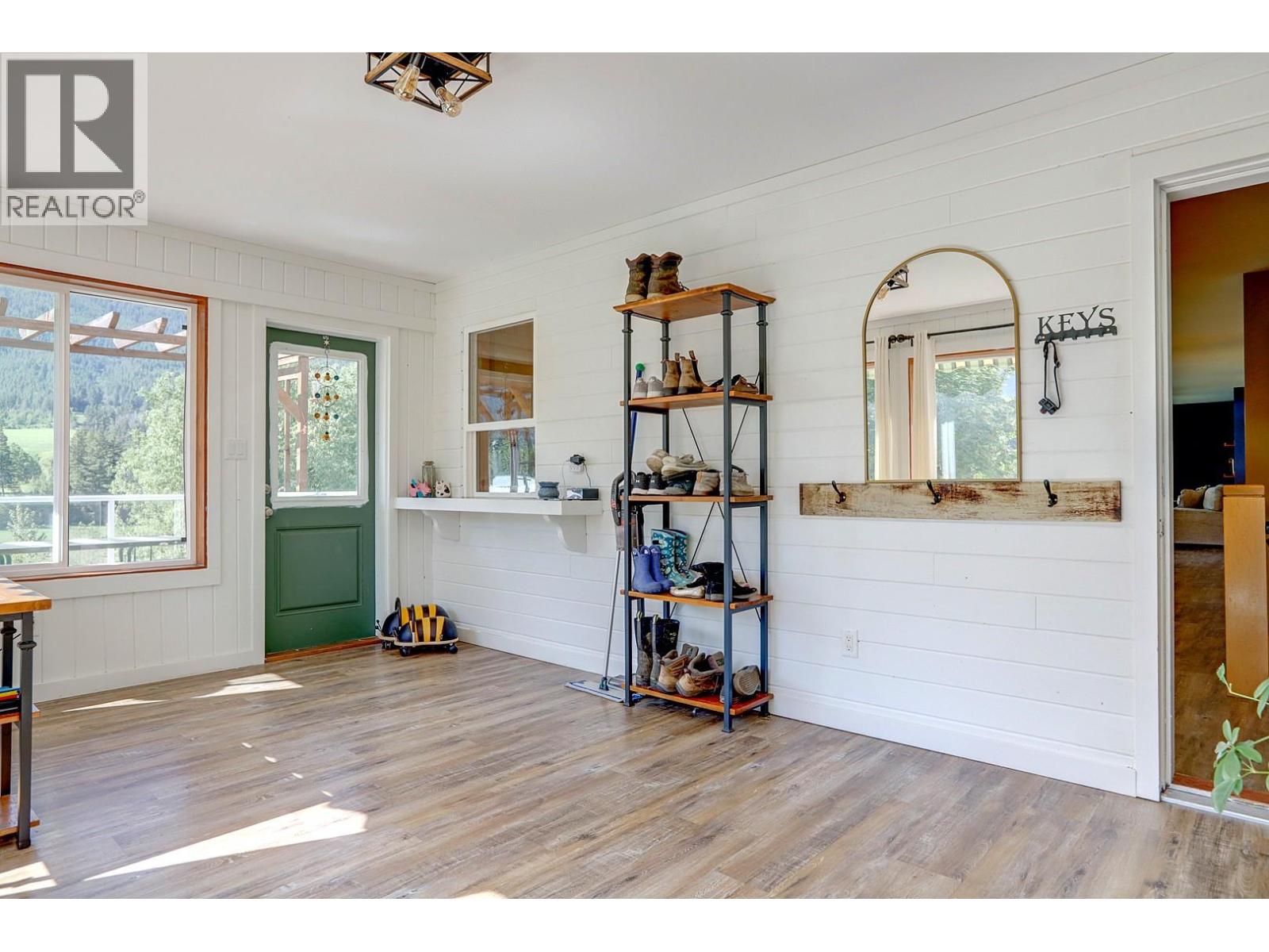 4375 97 Highway, Falkland