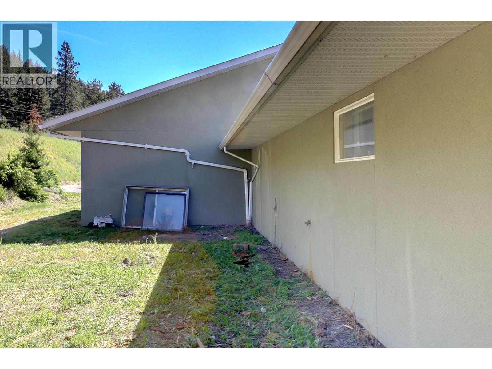 4375 97 Highway, Falkland