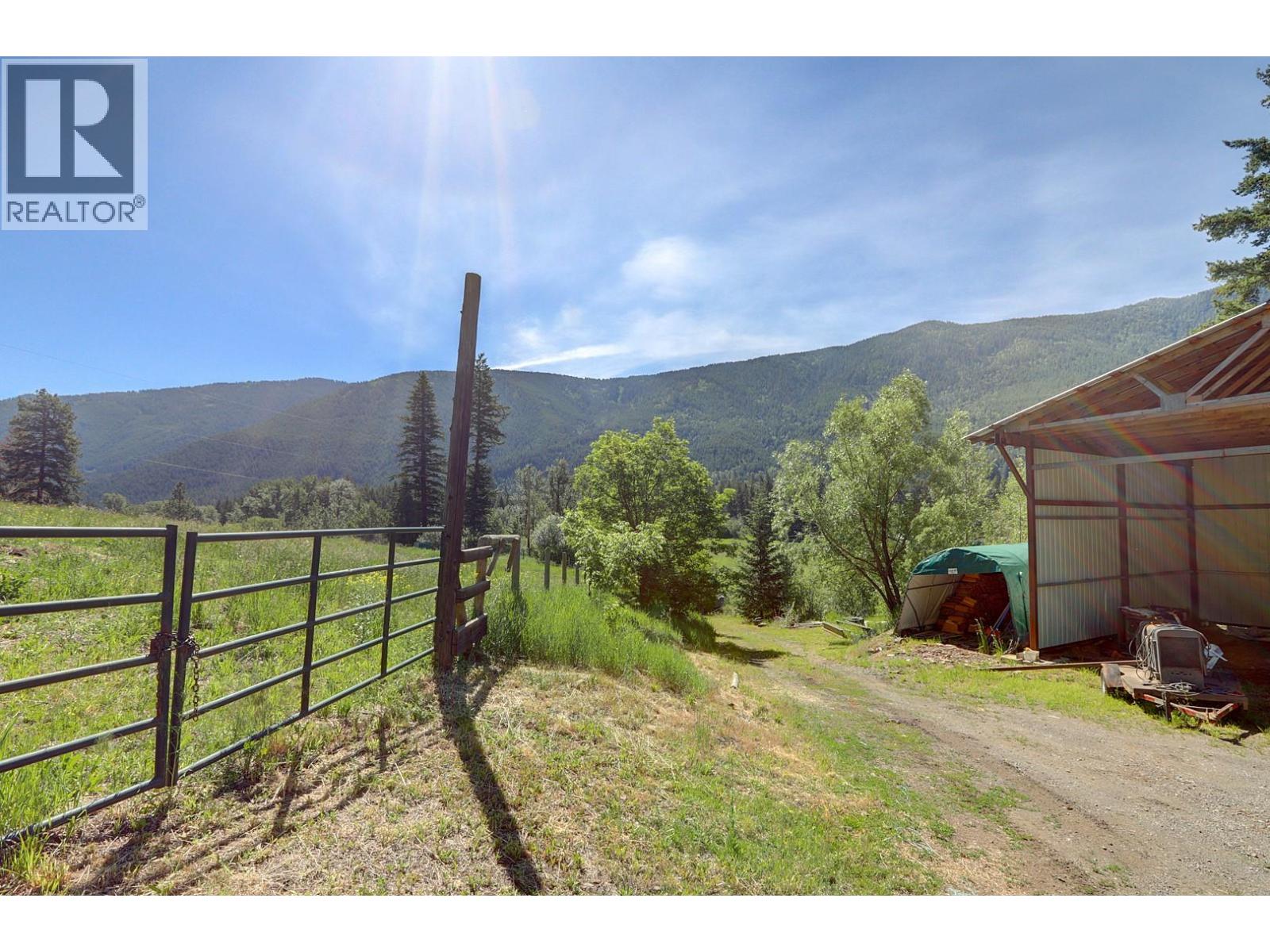 4375 97 Highway, Falkland