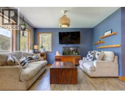 4pc Bathroom - 4375 97 Highway, Falkland, BC V0E1W1 Photo 15