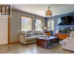4375 97 Highway, Falkland, BC V0E1W1 Photo 16