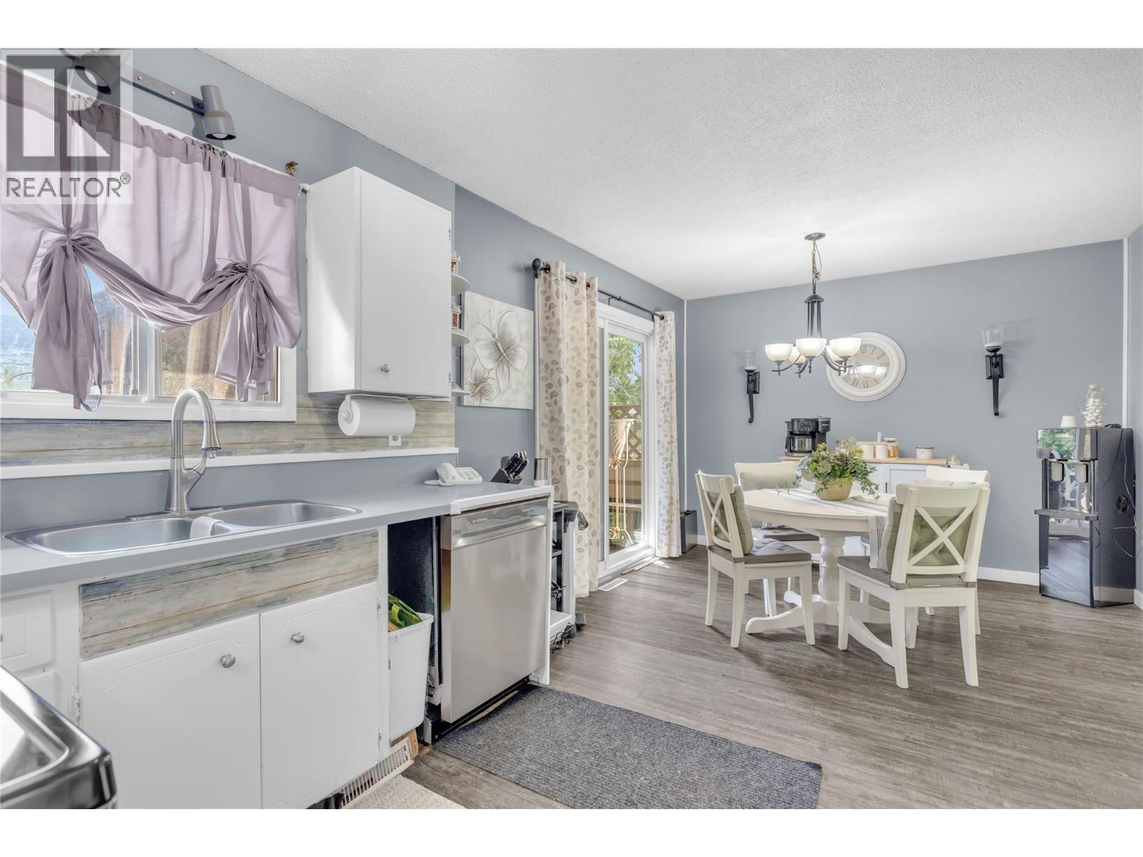 585 Rutland Road S, Kelowna