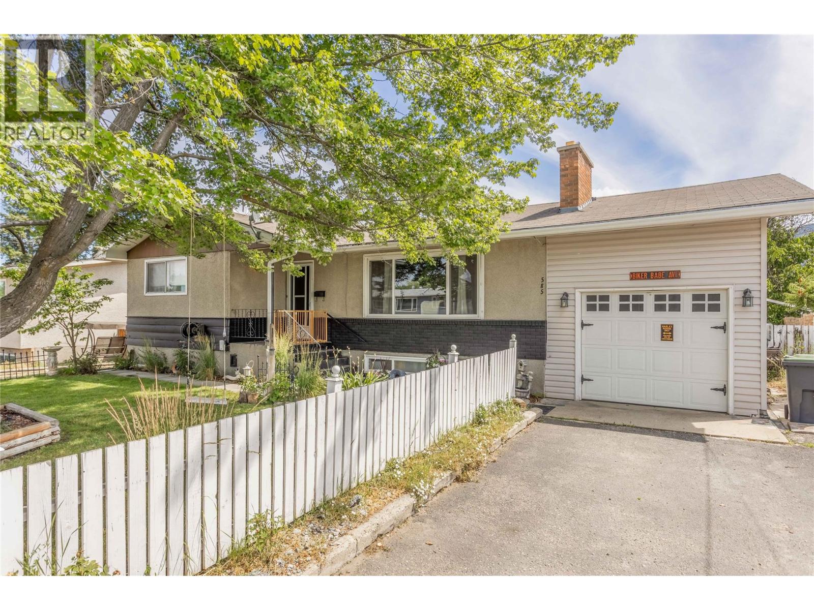 585 Rutland Road S, Kelowna