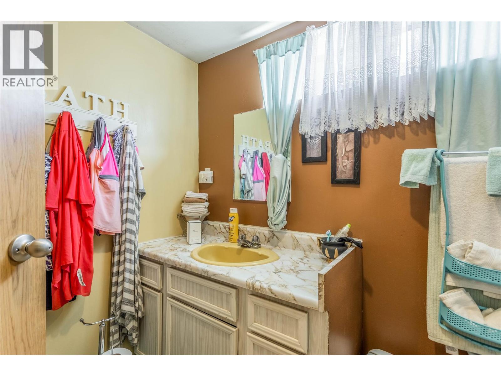 585 Rutland Road S, Kelowna