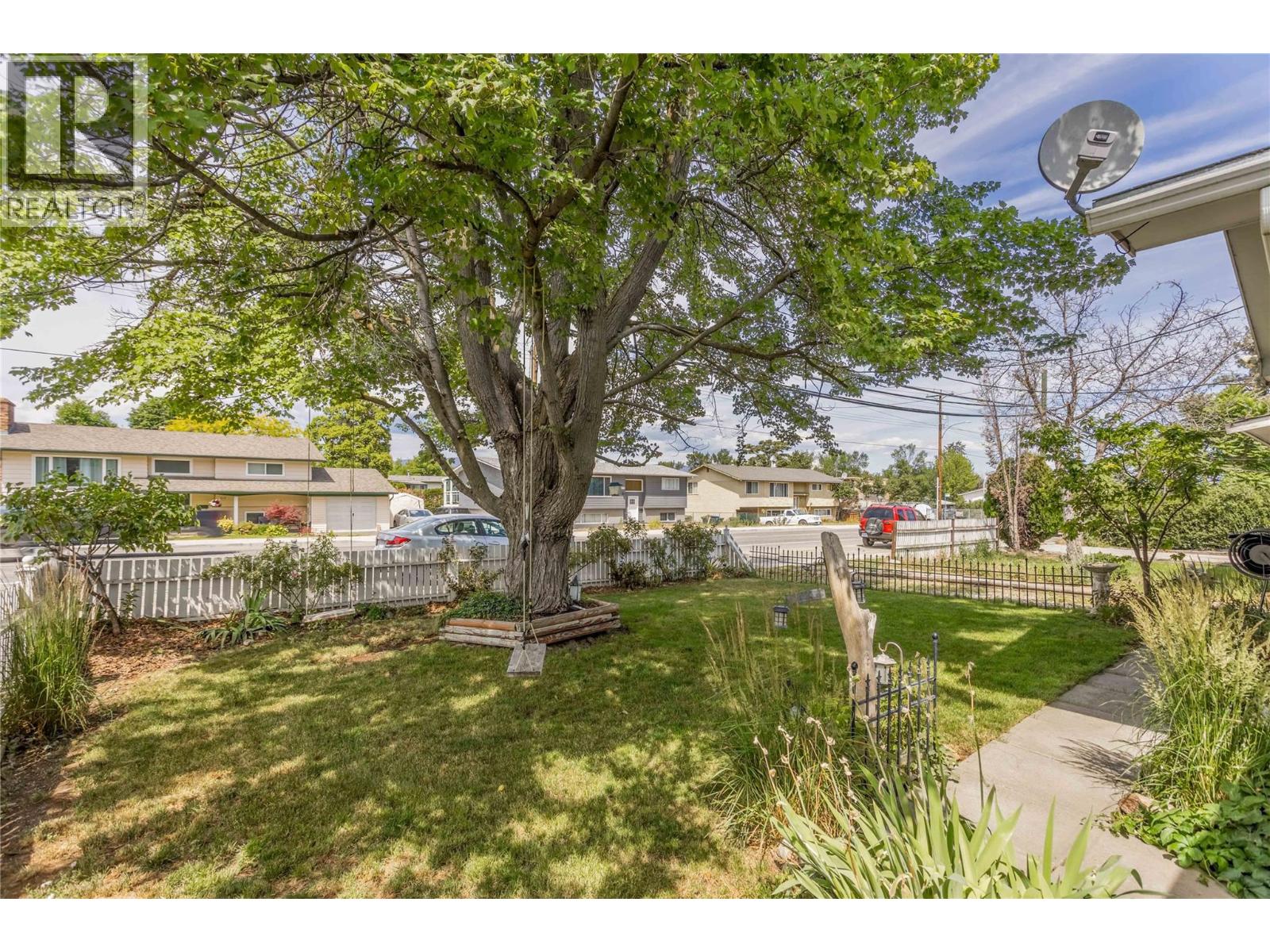 585 Rutland Road S, Kelowna