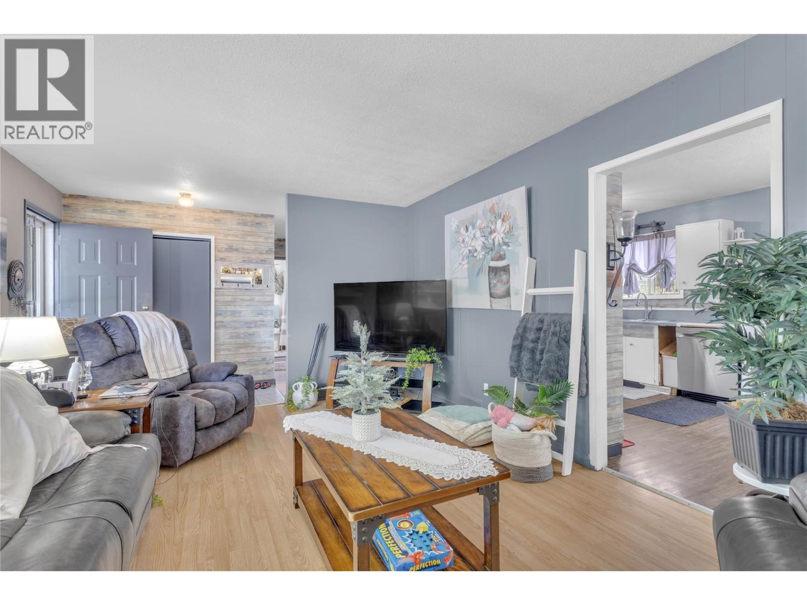 585 Rutland Road S, Kelowna