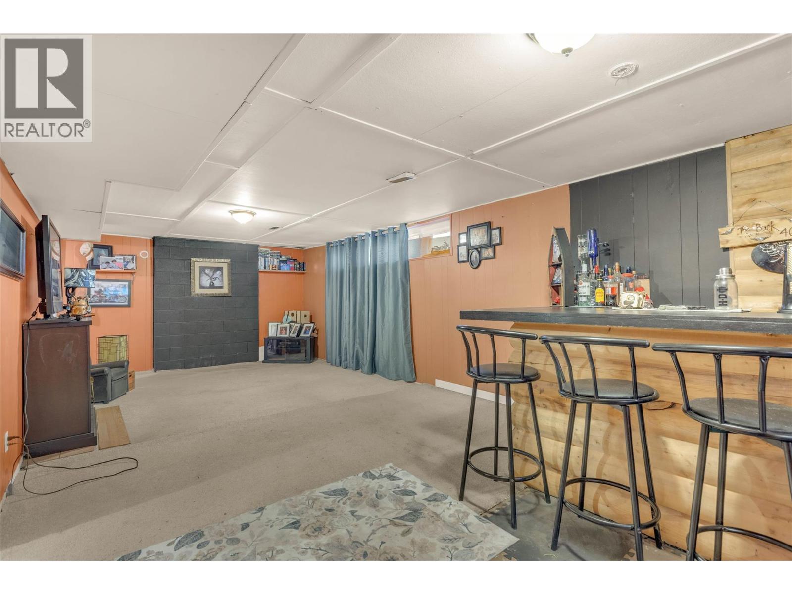 585 Rutland Road S, Kelowna