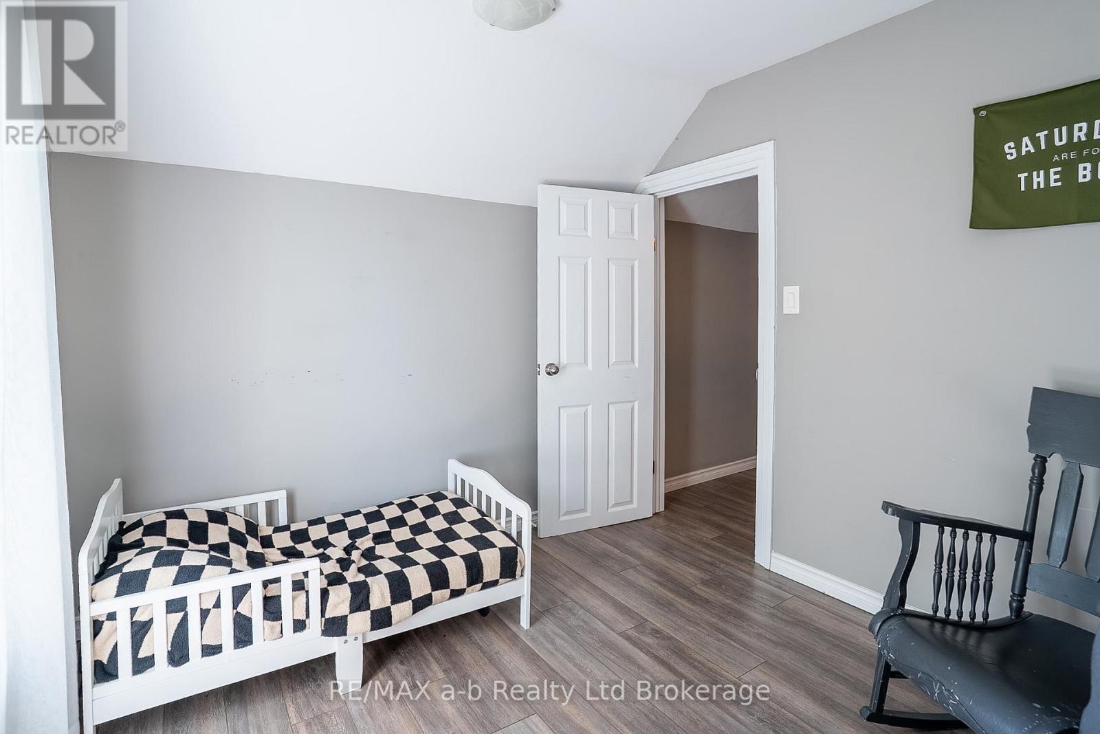 80 STOVER STREET N - 22