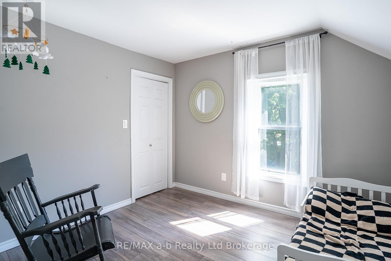 80 STOVER STREET N - 21