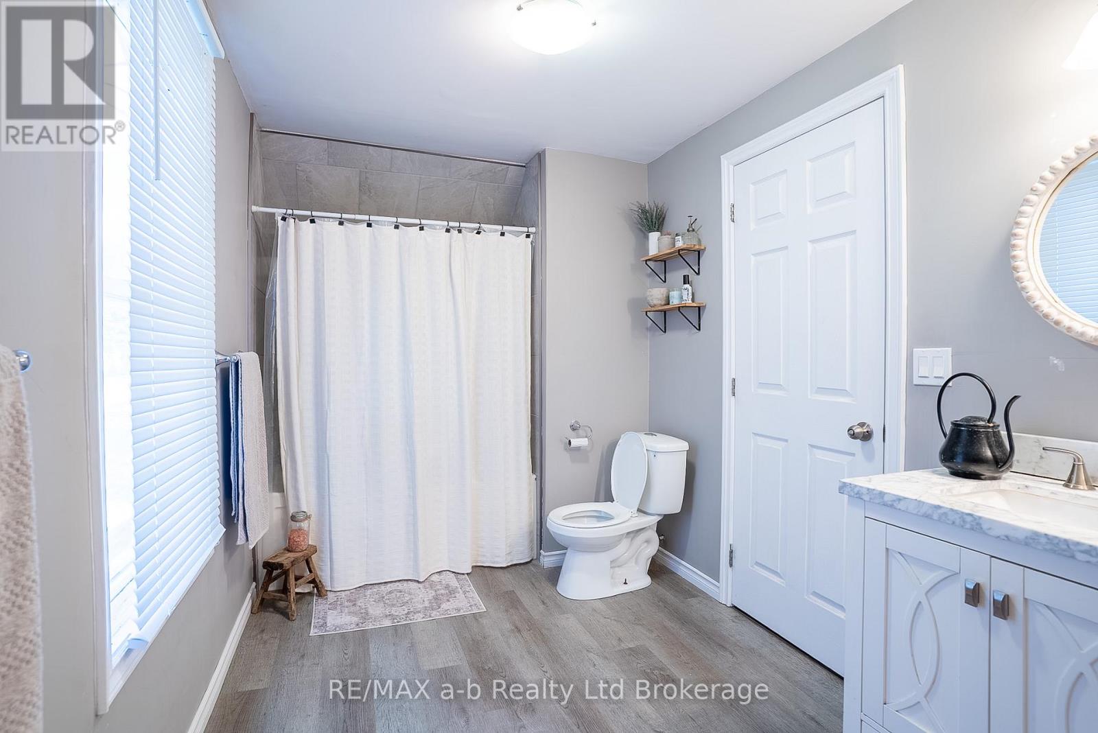 80 STOVER STREET N - 24