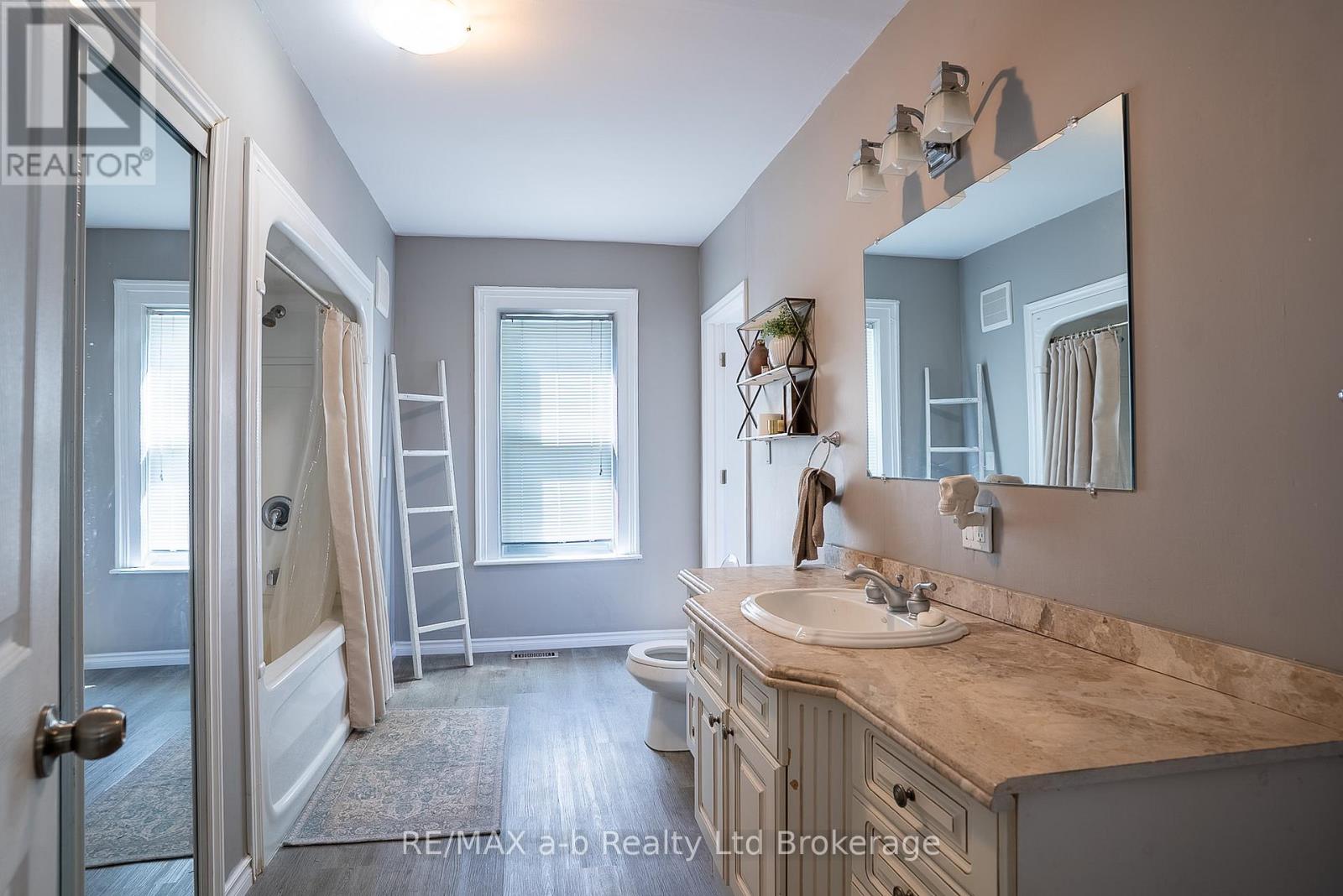 80 STOVER STREET N - 18