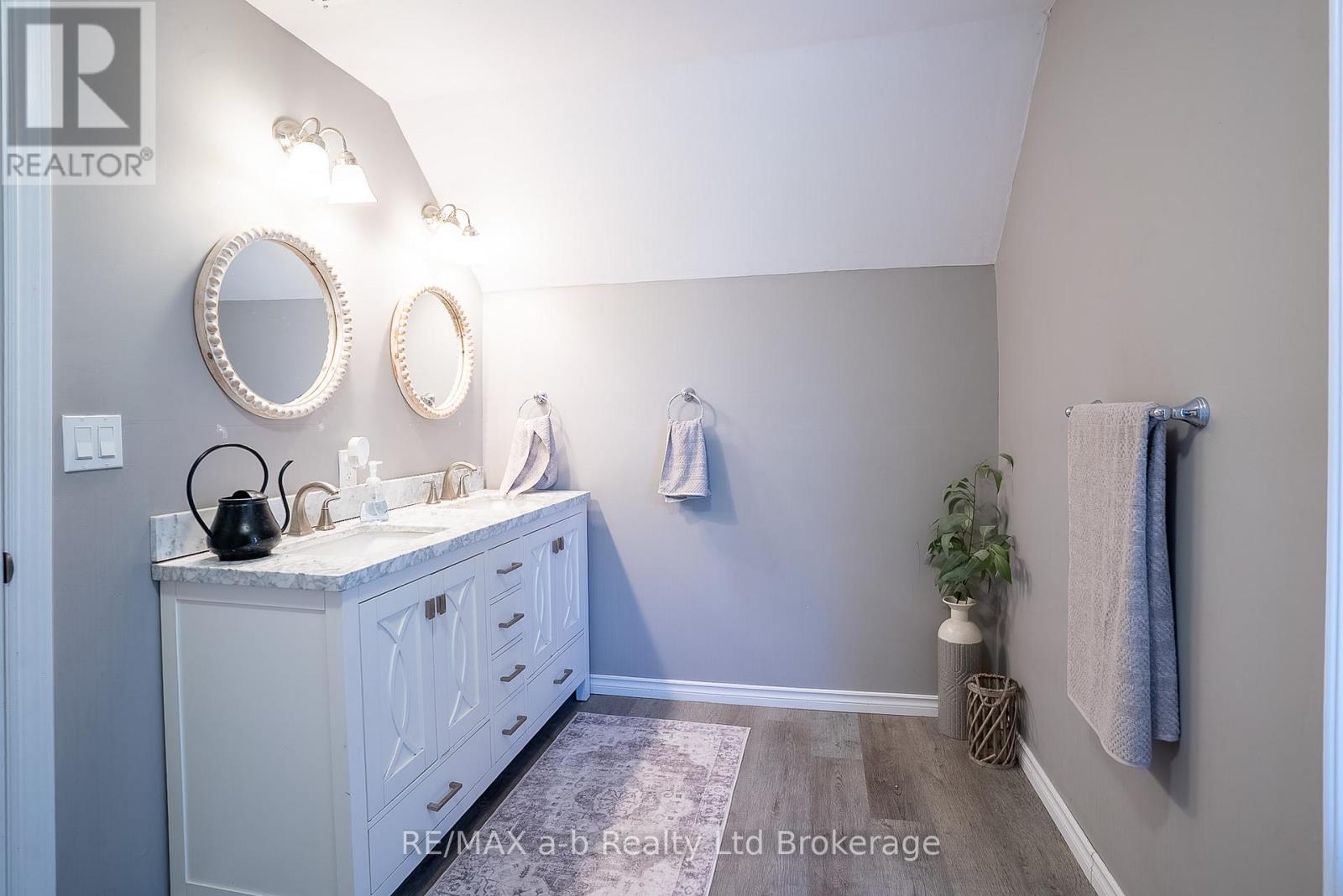 80 STOVER STREET N - 23
