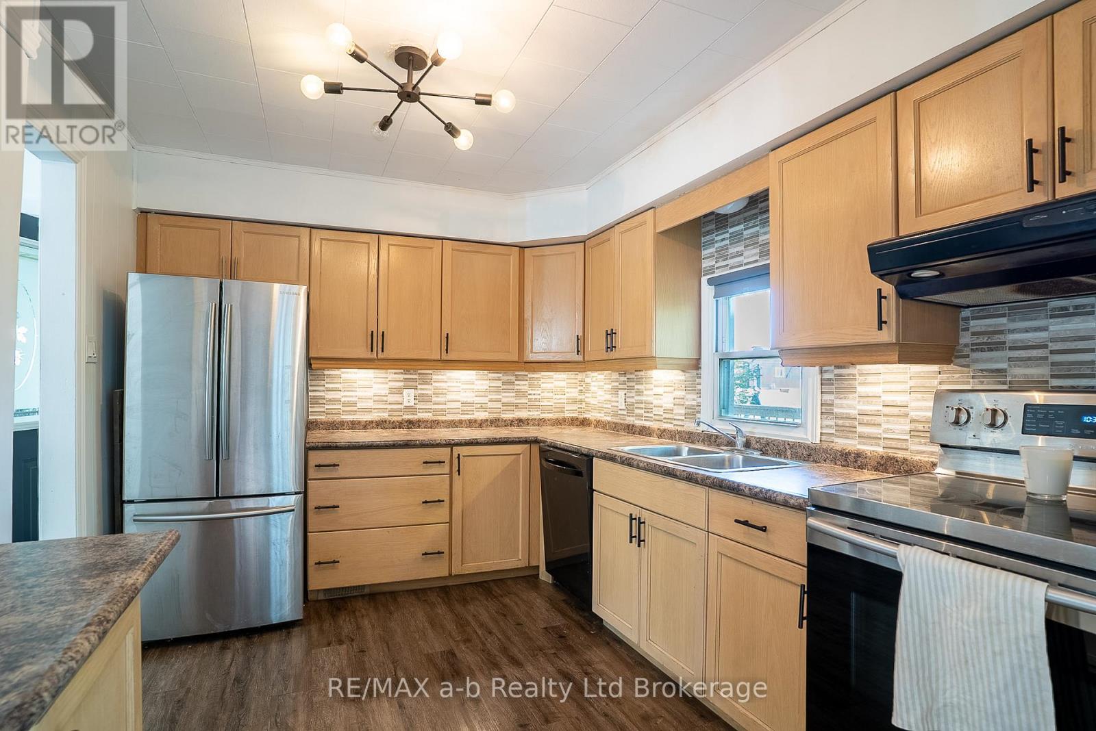 80 STOVER STREET N - 10