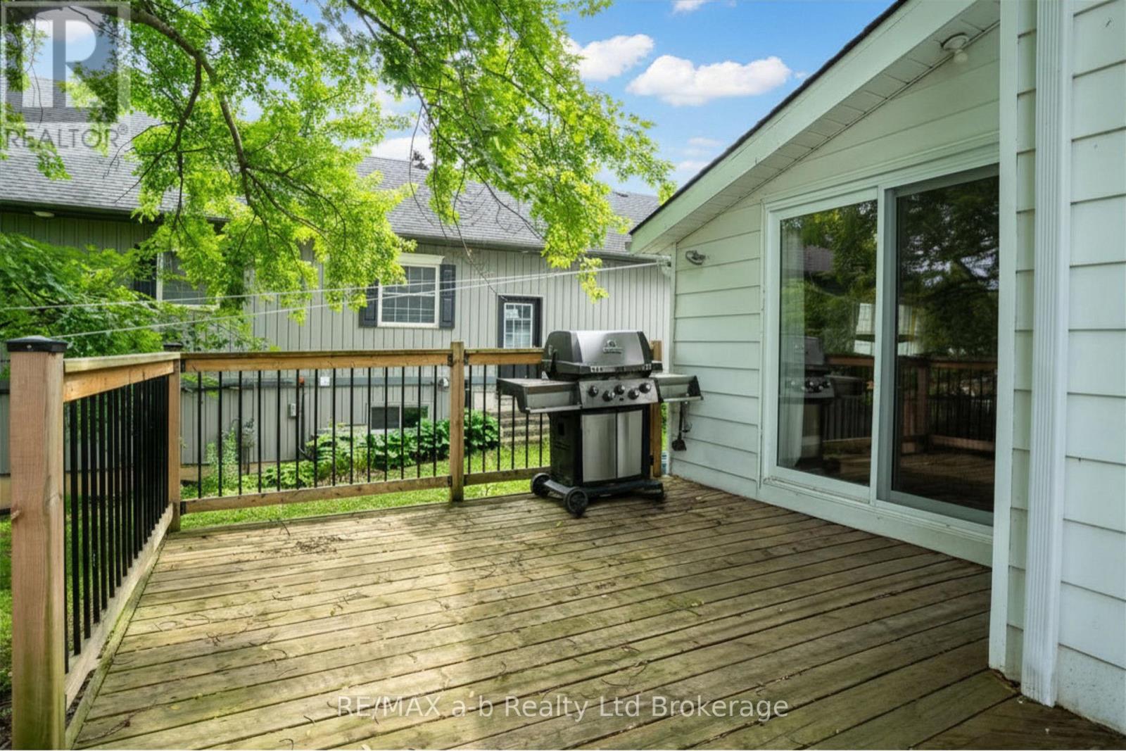 80 STOVER STREET N - 6