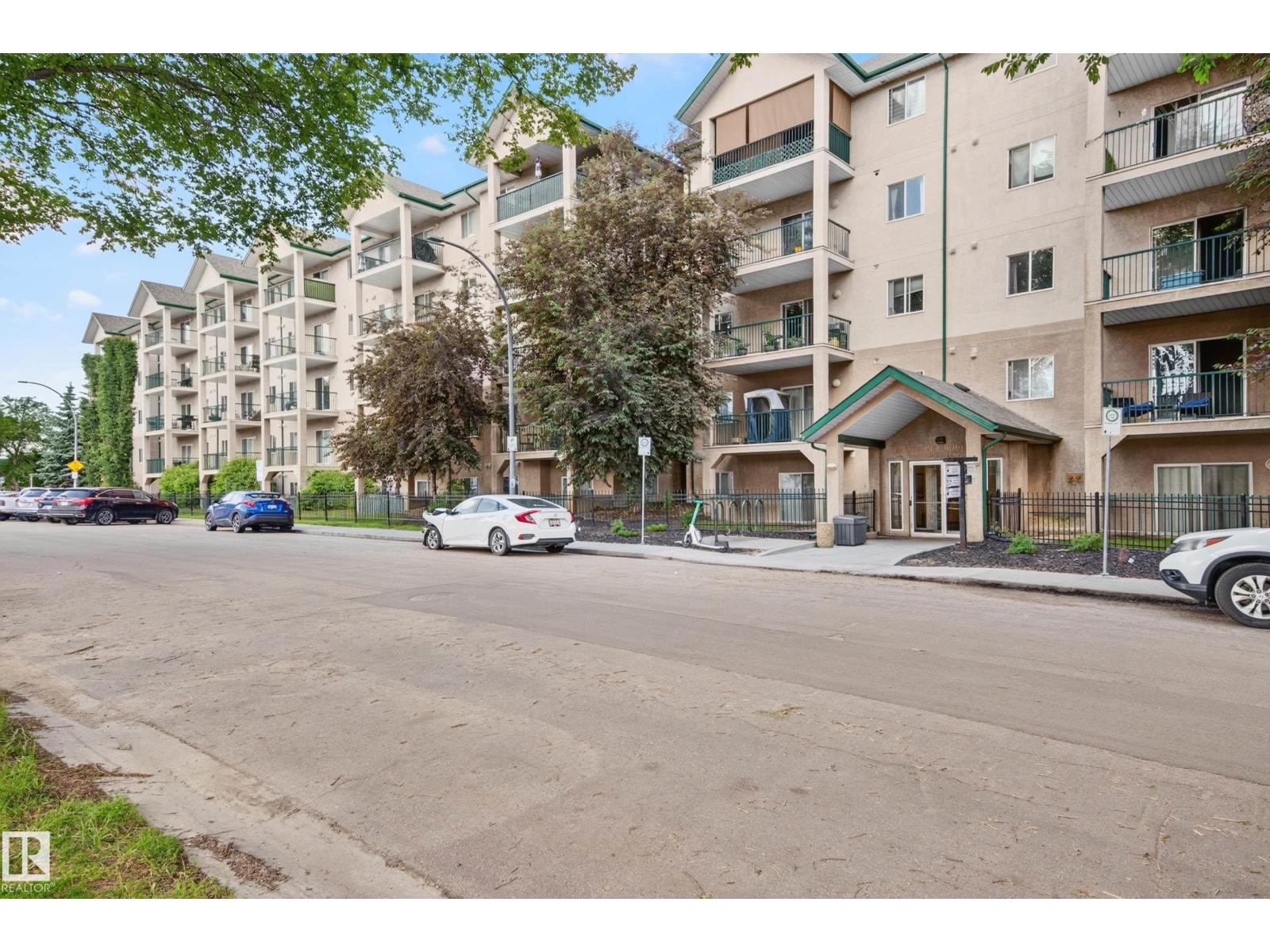 #526 11325 83 ST NW - 15