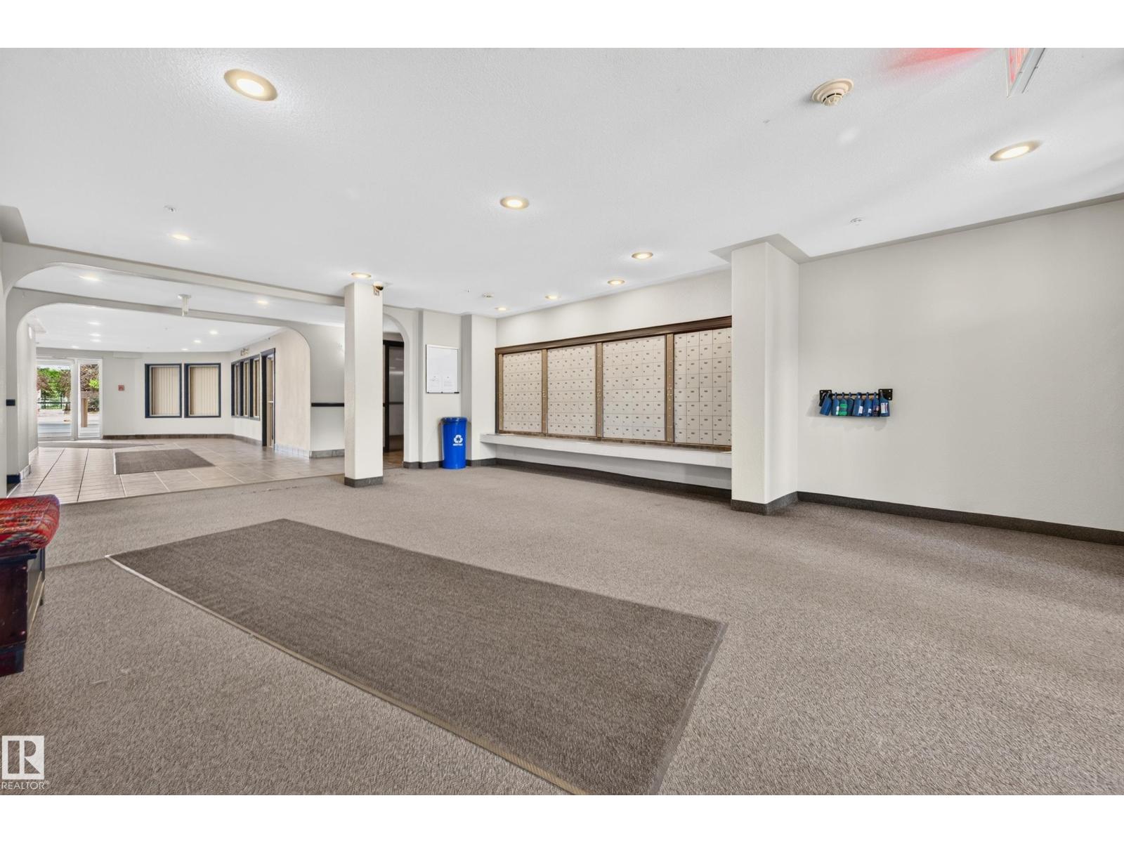 #526 11325 83 ST NW - 17